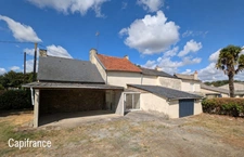 Maison mitoyenne en pierres à rénover avec 2 hectares de terrain plat à Carentoir – Idéal chevaux et projets nature.”