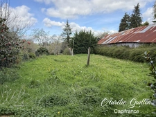 Maison en pierre à rénover – Fort potentiel – Saint-Servant
