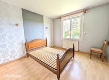 GUEGON - 130 m² HABITABLES, 4 CHAMBRES, SOUS-SOL COMPLET, TERRAIN 3000m².