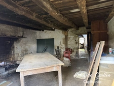 Maison en pierre à rénover – Fort potentiel – Saint-Servant
