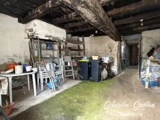 Maison en pierre à rénover – Fort potentiel – Saint-Servant