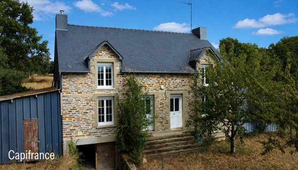 TRÉAL – Maison en pierre rénovée en 2022 sur 8 300 m² avec 2 hangars