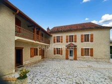 Dpt Pyrénées Atlantiques (64), à vendre PROCHE ARZACQ - MALAUSSANNE maison P6 177 m², 1 appartement de 60 m² sur un terrain de 8 243 m²