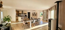Dpt LANDES (40), à vendre proche de HAGETMAU Maison contemporaine de plain pied T5 de 111 m² avec piscine sur terrain de 850 m² au calme