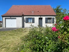 Pavillon de 2003, habitable plain pied, 3 chambres, 2 garages.