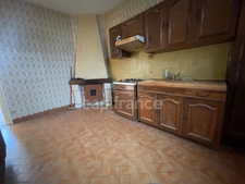 Maison 2 à 3 chambres à rafraîchir.