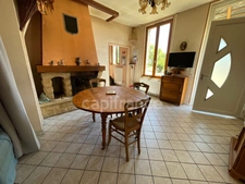 Maison 1 chambre, grenier aménageable, grand garage.