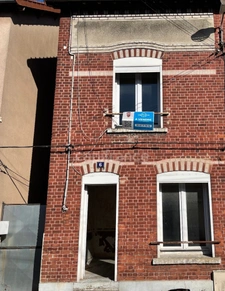 Maison 2 à 3 chambres à rafraîchir.
