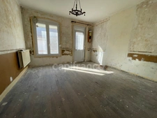 Maison 2 à 3 chambres à rafraîchir.