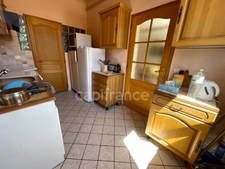 Maison 1 chambre, grenier aménageable, grand garage.