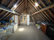 Maison 1 chambre, grenier aménageable, grand garage.