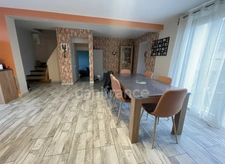 Maison 3 chambres, rénovée avec jardin.