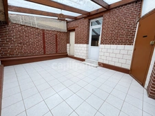 Maison 2 à 3 chambres à rafraîchir.