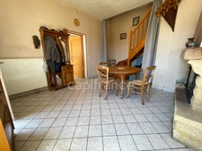 Maison 1 chambre, grenier aménageable, grand garage.