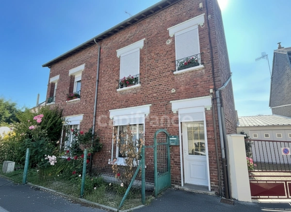 MAISON 3 A 4 CHAMBRES ET JARDIN