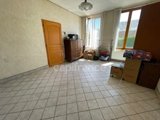 Maison 1 chambre, grenier aménageable, grand garage.