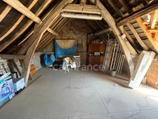 Maison 1 chambre, grenier aménageable, grand garage.
