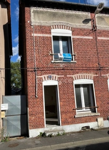 Maison 2 à 3 chambres à rafraîchir.