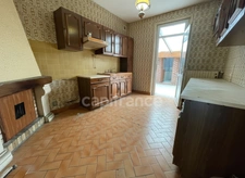 Maison 2 à 3 chambres à rafraîchir.