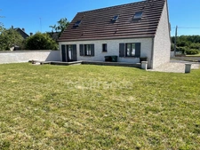 Pavillon de 2003, habitable plain pied, 3 chambres, 2 garages.