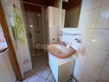 Maison 1 chambre, grenier aménageable, grand garage.
