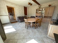 Maison 1 chambre, grenier aménageable, grand garage.