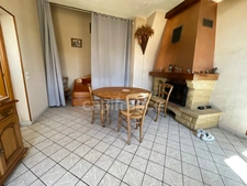 Maison 1 chambre, grenier aménageable, grand garage.