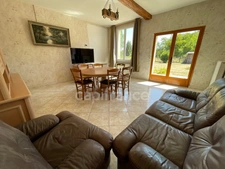 Maison 1 chambre, grenier aménageable, grand garage.