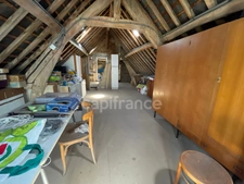 Maison 1 chambre, grenier aménageable, grand garage.