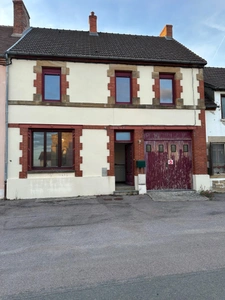 TRONGET (03)Maison au cœur du village – salon ,3 chambres, garage et jardin