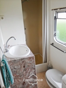 À vendre, maison d’habitation située dans une zone résidentielle avec terrain constructible de 1229 m2 