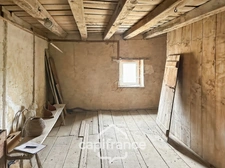 Maison et grange en pierres à rénover – Fort potentiel au cœur du bourg