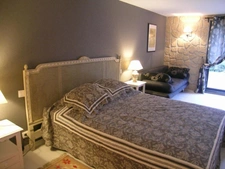 Propriété à vendre SAINT HILAIRE ( allier) comprenant une maison et un gite sur un parc de 23433 m²