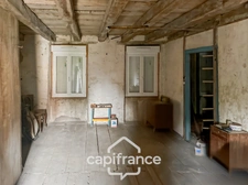 Maison et grange en pierres à rénover – Fort potentiel au cœur du bourg