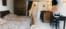 Propriété à vendre SAINT HILAIRE ( allier) comprenant une maison et un gite sur un parc de 23433 m²