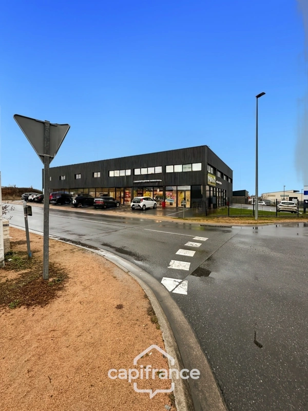 Local/bureau à louer DOMERAT (03) de 150 m2 situé dans la zone commerciale de chateauguay