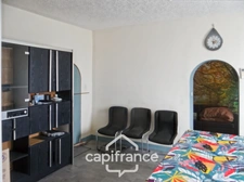 À vendre, maison d’habitation située dans une zone résidentielle avec terrain constructible de 1229 m2 