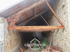 Maison et grange en pierres à rénover – Fort potentiel au cœur du bourg