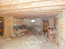 Maison et grange en pierres à rénover – Fort potentiel au cœur du bourg