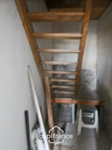 À vendre, maison d’habitation située dans une zone résidentielle avec terrain constructible de 1229 m2 