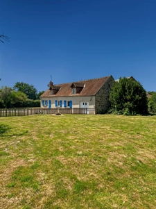 Propriete à vendre  proche de VILLEFRANCHE D'ALLIER (03) Maison , granges ,écurie ,  garage , Terrain 10 ha