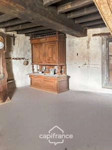 Maison et grange en pierres à rénover – Fort potentiel au cœur du bourg