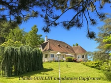 Maison à vendre 9 pièces MONTLUCON (03) sur terrain de 3600 m2 avec piscine et puits .