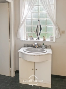 Maison à vendre 9 pièces MONTLUCON (03) sur terrain de 3600 m2 avec piscine et puits .