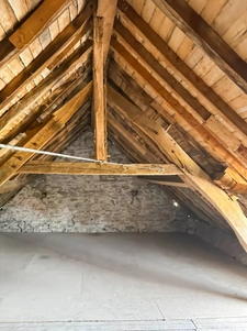 Propriete à vendre  proche de VILLEFRANCHE D'ALLIER (03) Maison , granges ,écurie ,  garage , Terrain 10 ha