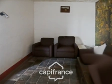 À vendre, maison d’habitation située dans une zone résidentielle avec terrain constructible de 1229 m2 