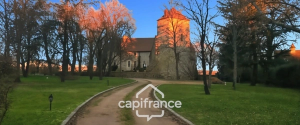 Château à vendre au coeur du bocage bourbonnais sur un parc de 1,5 Ha                                  