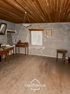 Maison et grange en pierres à rénover – Fort potentiel au cœur du bourg