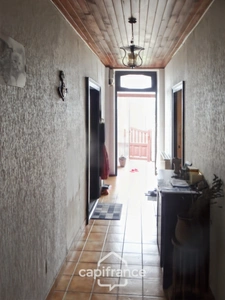 À vendre, maison d’habitation située dans une zone résidentielle avec terrain constructible de 1229 m2 