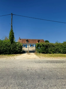 Propriete à vendre  proche de VILLEFRANCHE D'ALLIER (03) Maison , granges ,écurie ,  garage , Terrain 10 ha